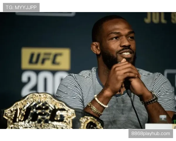 刷到乔恩·琼斯的日常照那一刻，我就觉得自己周末在攒票子，他在过贵族假期