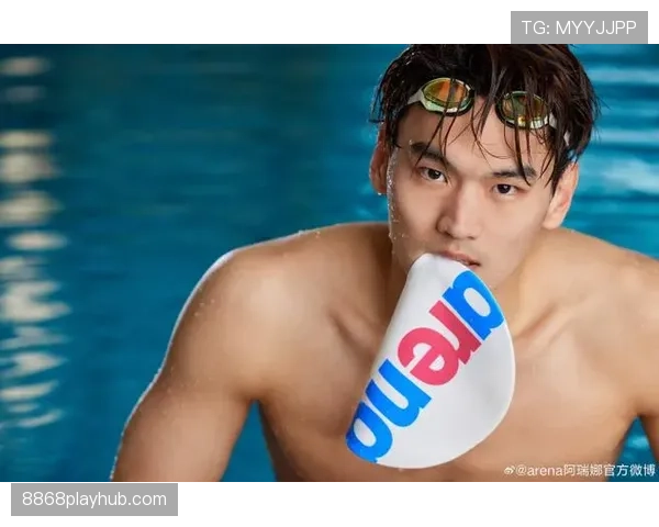 徐嘉余训练完直接去奢侈品店刷卡，柜姐以为他刚拍完广告